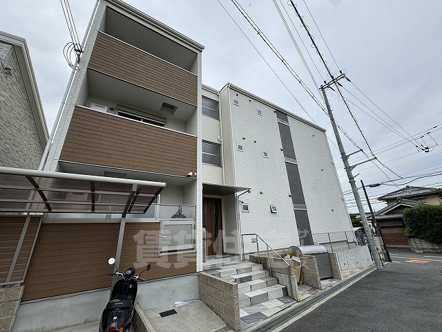 枚方市藤阪元町のアパートの建物外観