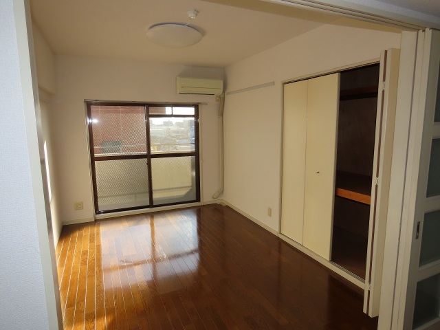 居室・リビング　同物件別号室の写真です。