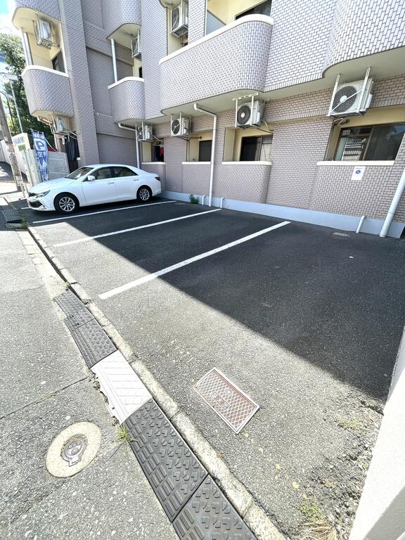 駐車場　敷地内駐車場空きあります！