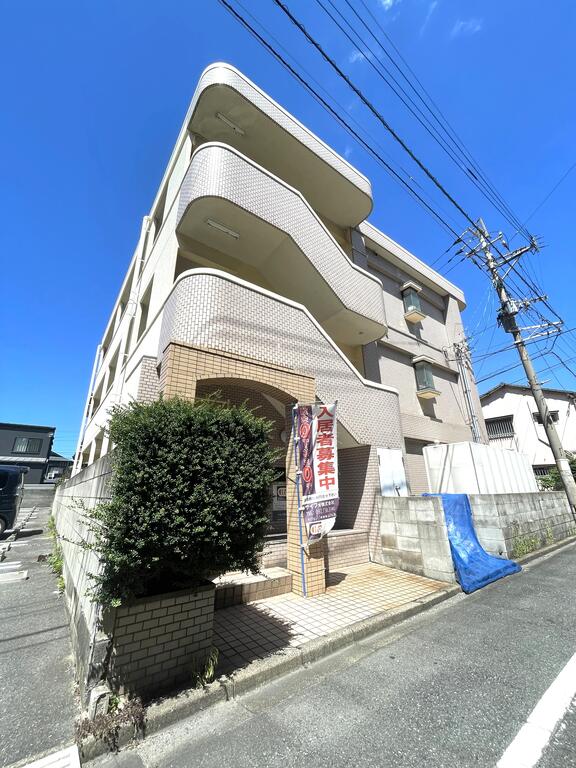 建物外観　2017年6月に大規模修繕済みの綺麗な外観☆