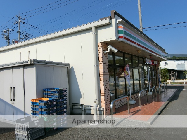 コンビニ　セブンイレブン（コンビニ）まで588m