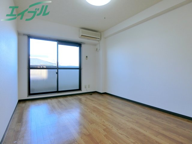 居室・リビング　同型参考写真