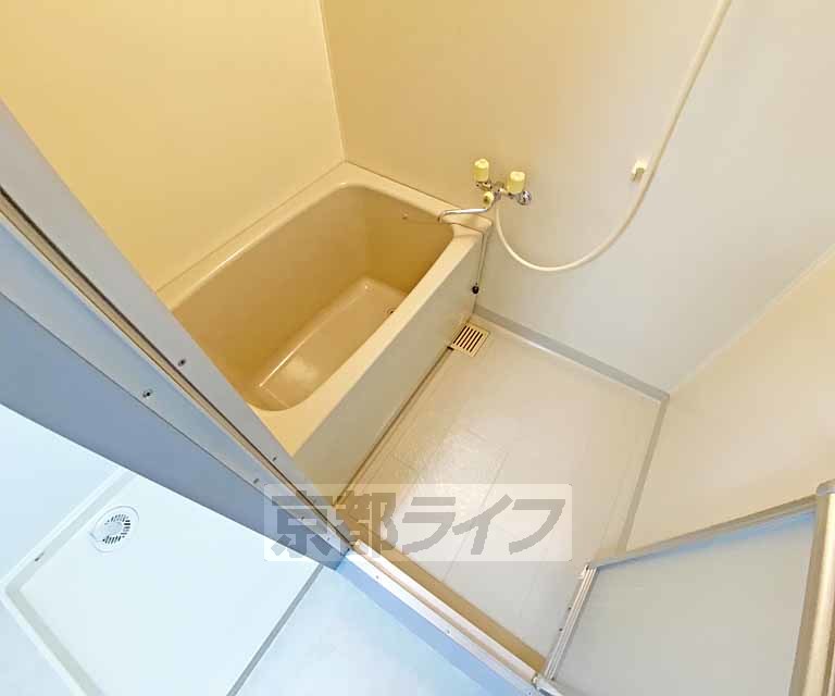 バス・シャワールーム　ゆったり浸かれるお風呂です。