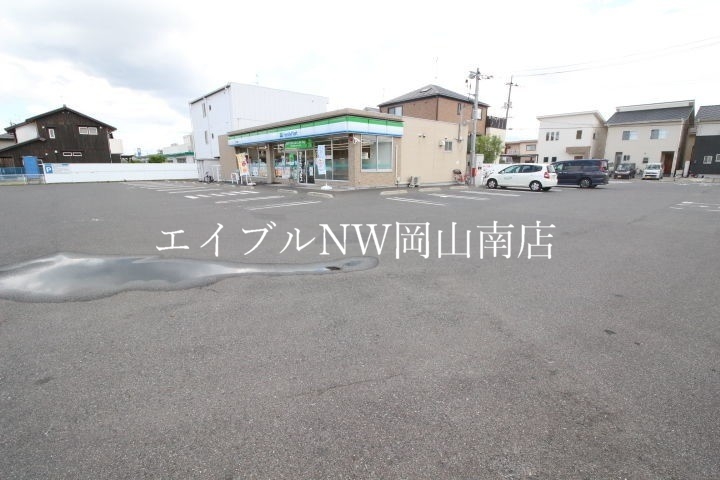 コンビニ　ファミリーマート岡山御南店（コンビニ）まで408m