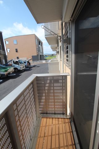 バルコニー　開放的で明るい空間を演出してくれるバルコニーです