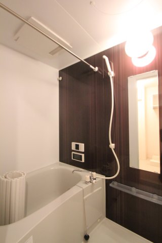 バス・シャワールーム　浴室乾燥機・追い焚き・浴室TV付です