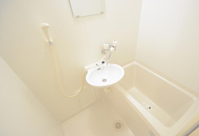 バス・シャワールーム　※同タイプ部屋の写真です。