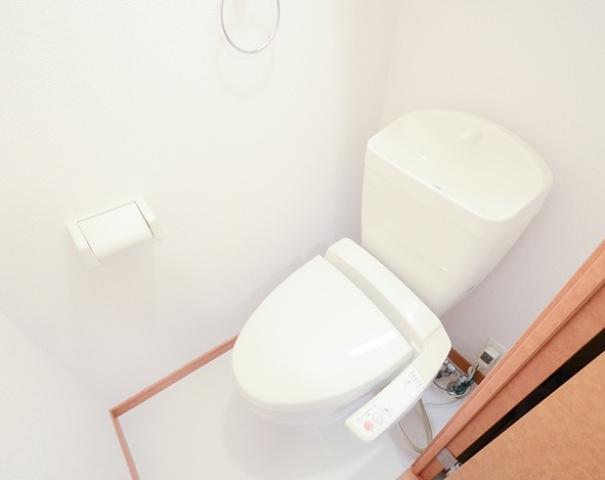 トイレ　※同タイプ部屋の写真です。