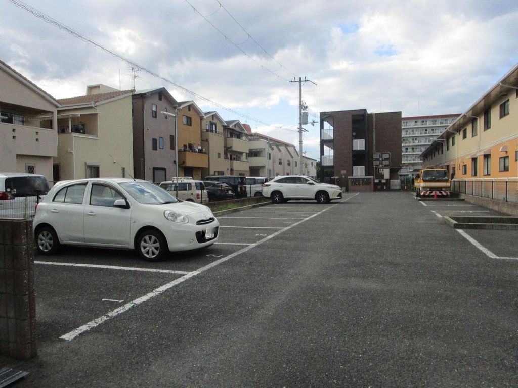 駐車場　駐車場