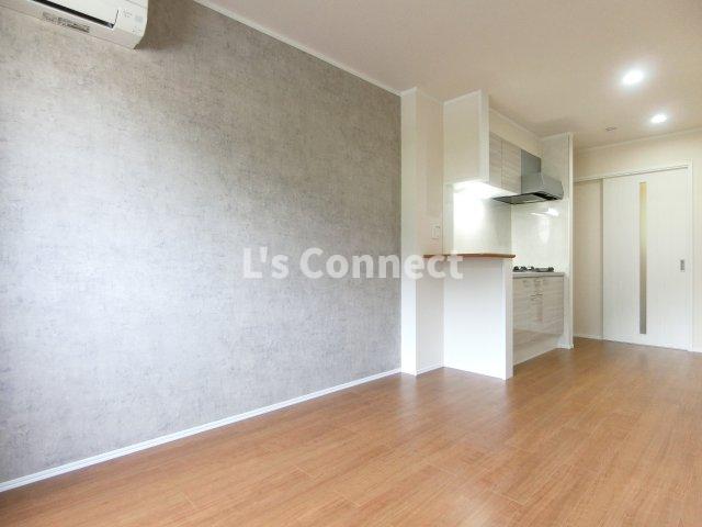 居室・リビング　アクセントクロス仕様のＬＤＫ。