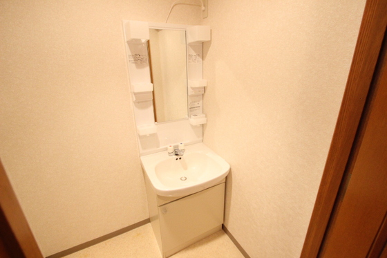 洗面設備　写真は別の部屋のものです。間取りが反転している場合があります
