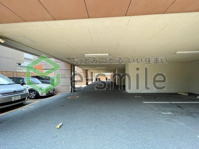 駐車場　駐車場があるので、車を買う予定の方も安心です