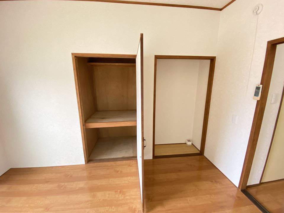 収納　３段収納と板間があります