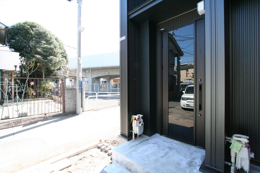 ＪＲ中央線 国分寺駅 徒歩16分 2階建 築13年の玄関写真