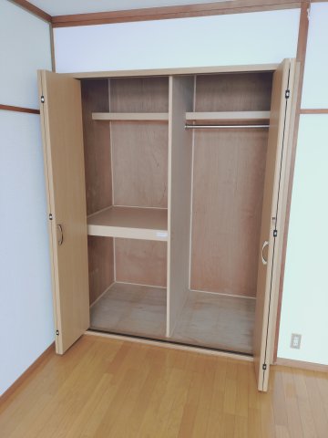 収納　お洋服もたくさんしまえます