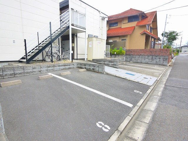 駐車場　駐車場に車を止められます