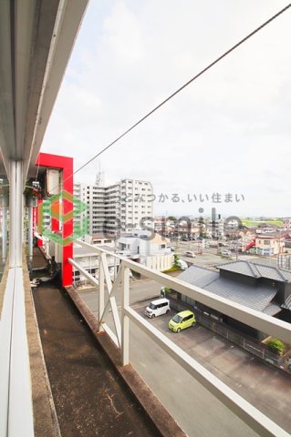 バルコニー　お洗濯にも便利なバルコニー付き