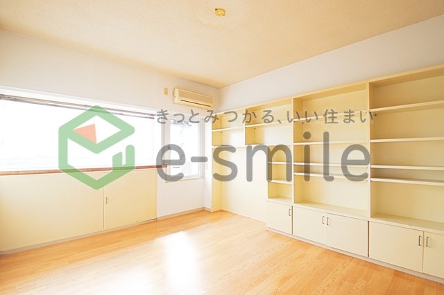 居室・リビング　ゆったり過ごせる居間です