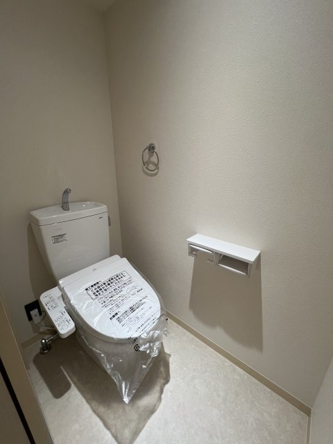 トイレ　同物件別号室の写真です。