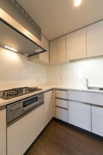 キッチン　同マンション別部屋参照。