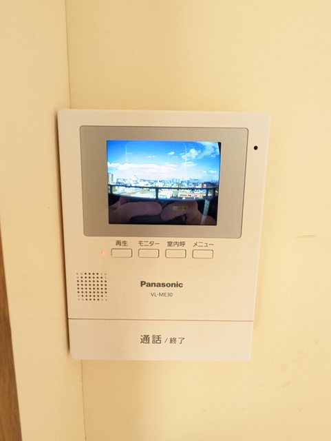 セキュリティ　★★モニター付きインターホンで室内にいながら来客対応が出来ま