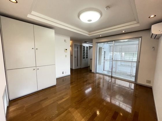 居室・リビング　※別号室の写真です。