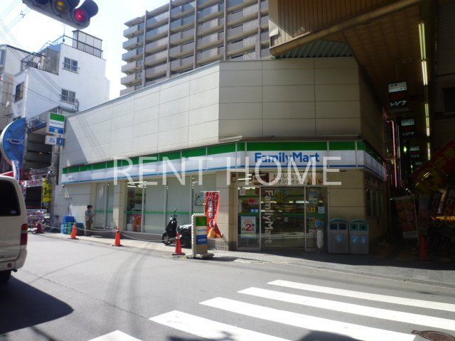 コンビニ　ファミリーマート布施足代北店（コンビニ）まで290m
