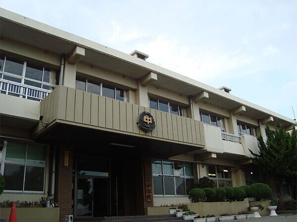 中学校　千葉市立小中台中学校（中学校）まで872m