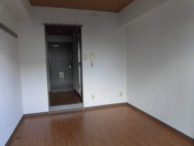 居室・リビング　外の光が差し込む明るいお部屋です