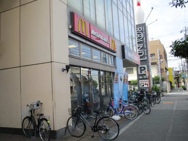 飲食店　マクドナルド 東淀川ラウンドワン店（飲食店）まで341m
