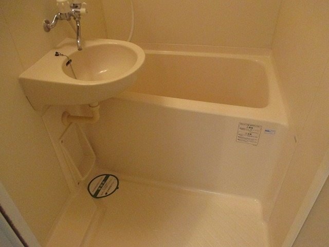 バス・シャワールーム　落ち着いた空間のお風呂です