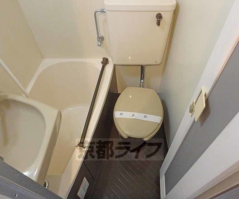 トイレ　トイレまわりもすっきりしています。