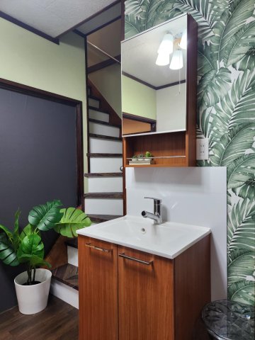 洗面設備　ミラー裏収納の使いやすい洗面化粧台