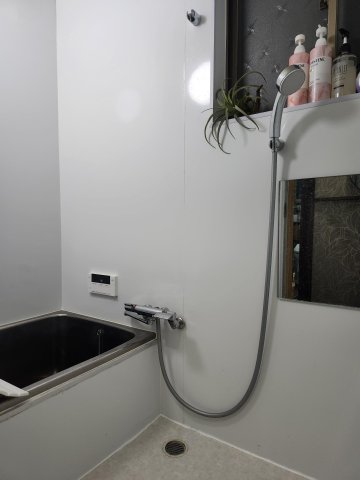 バス・シャワールーム　追い焚き、自動給湯、窓付きの浴室