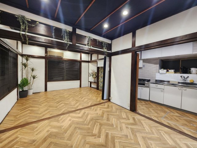 居室・リビング　一階　間仕切り外すと約14帖になります