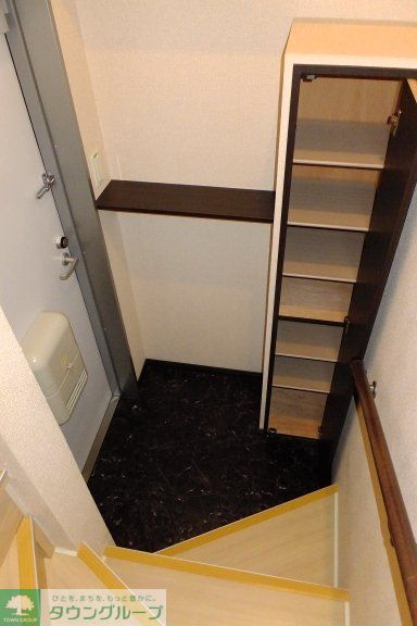 玄関　スタイリッシュな吹き抜けのある玄関です。