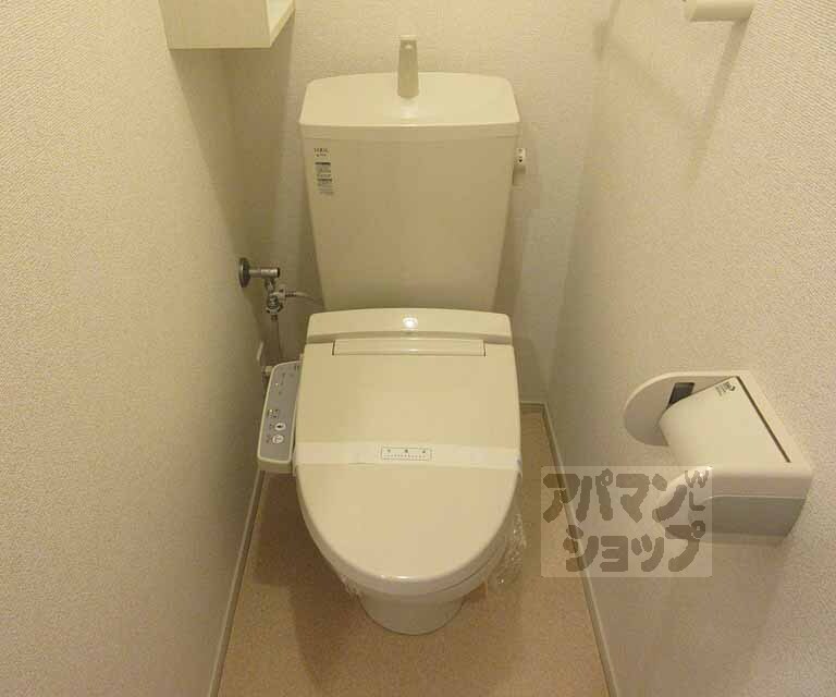 トイレ　温水洗浄便座付きです。