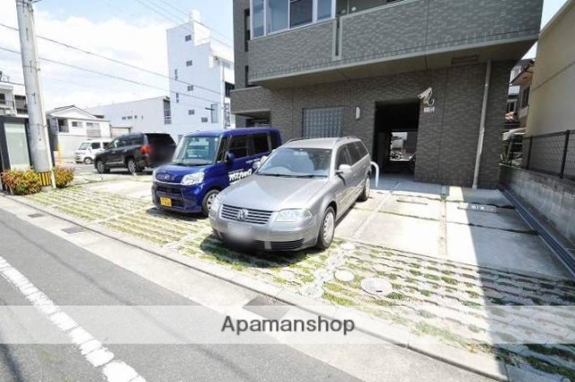 駐車場　エントランス