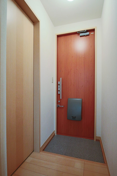 玄関　同じ建物の別のお部屋