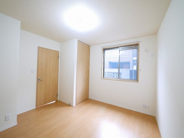 その他部屋・スペース　落ち着いて過ごせるお部屋なので、寝室にいかがでしょうか