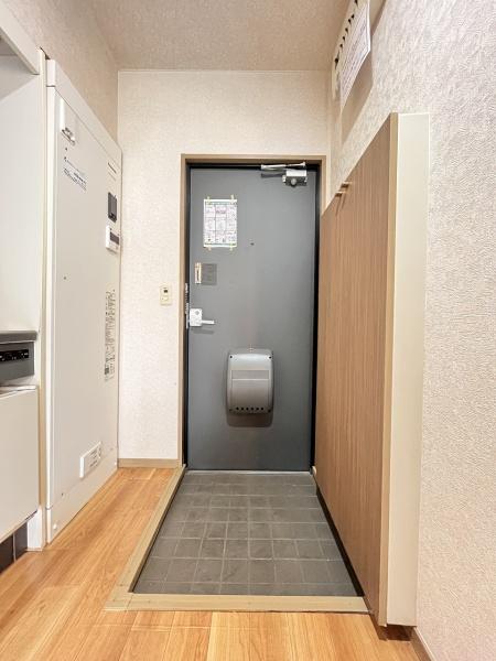 玄関　※同じ間取りの別室写真です。