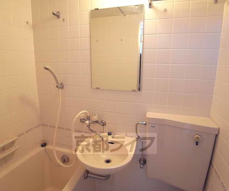 洗面設備　ユニットバス洗面です