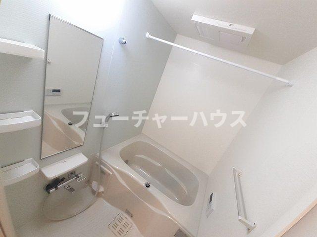 バス・シャワールーム　コンパクトで使いやすいお風呂です