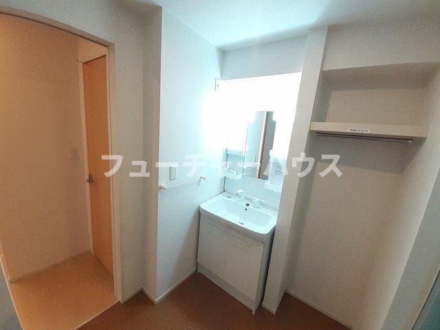 洗面設備　スペースが確保できる洗面所です