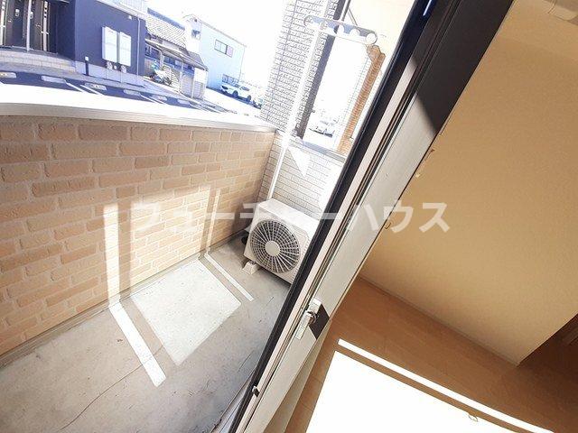 バルコニー　開放的で明るい空間を演出してくれるバルコニーです