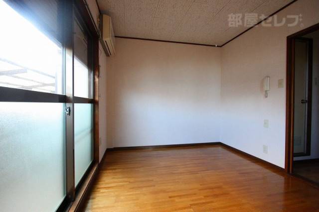 居室・リビング　６帖の洋室