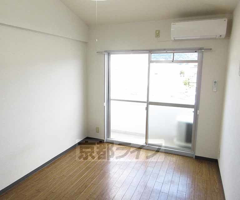 居室・リビング　広々としたお部屋です！