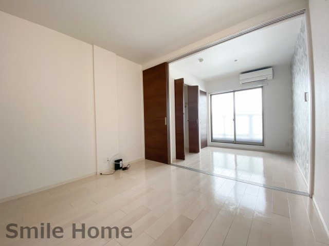 居室・リビング　エアコン付きのお部屋です