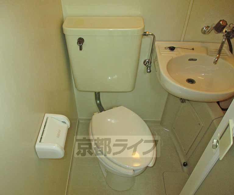 トイレ　ユニットバスなのでトイレ掃除が楽です。