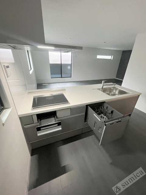 キッチン　３口コンロ・食器洗浄乾燥機付